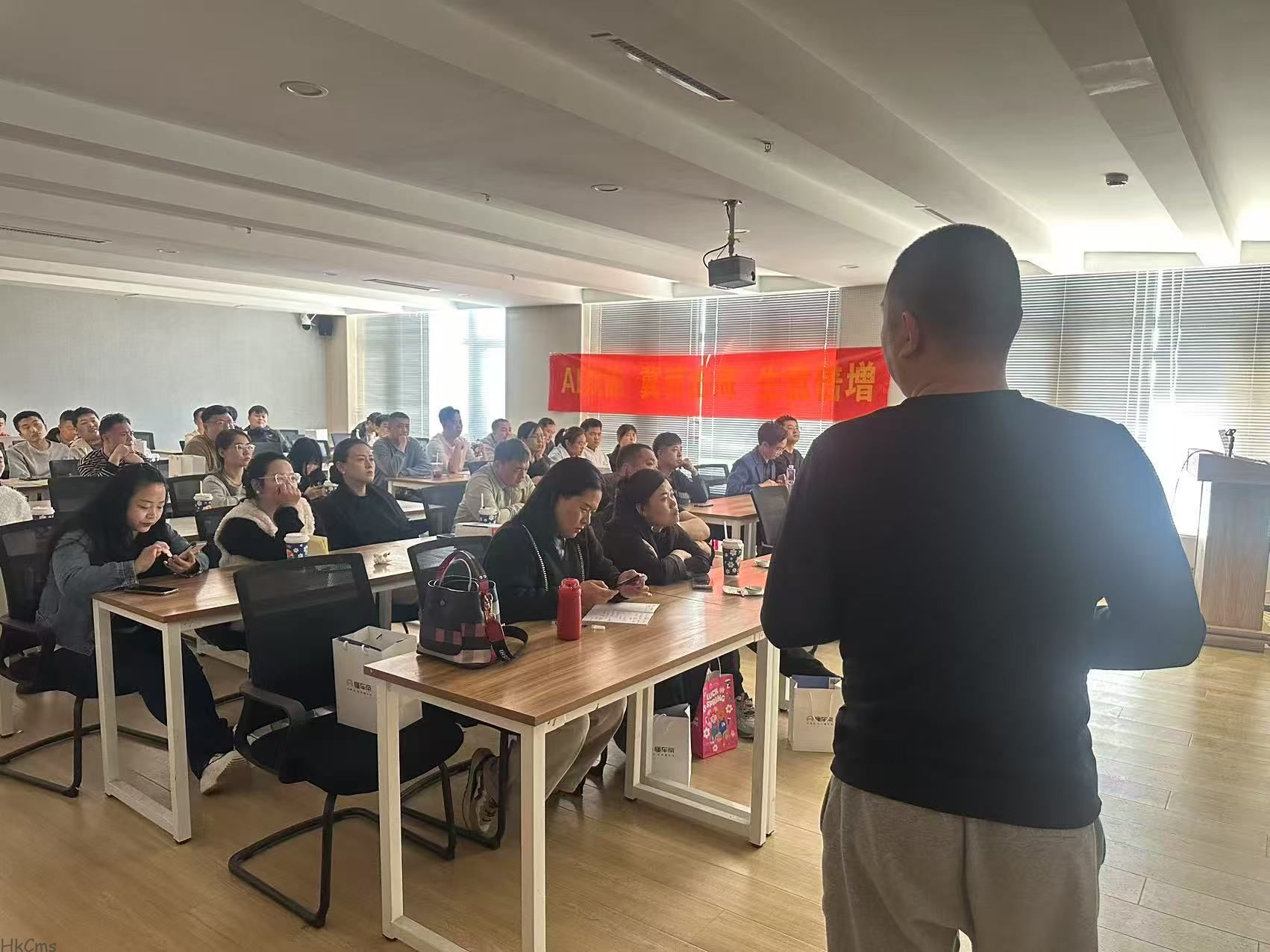 清河跨境电商园举办手机拍高质量短视频培训会